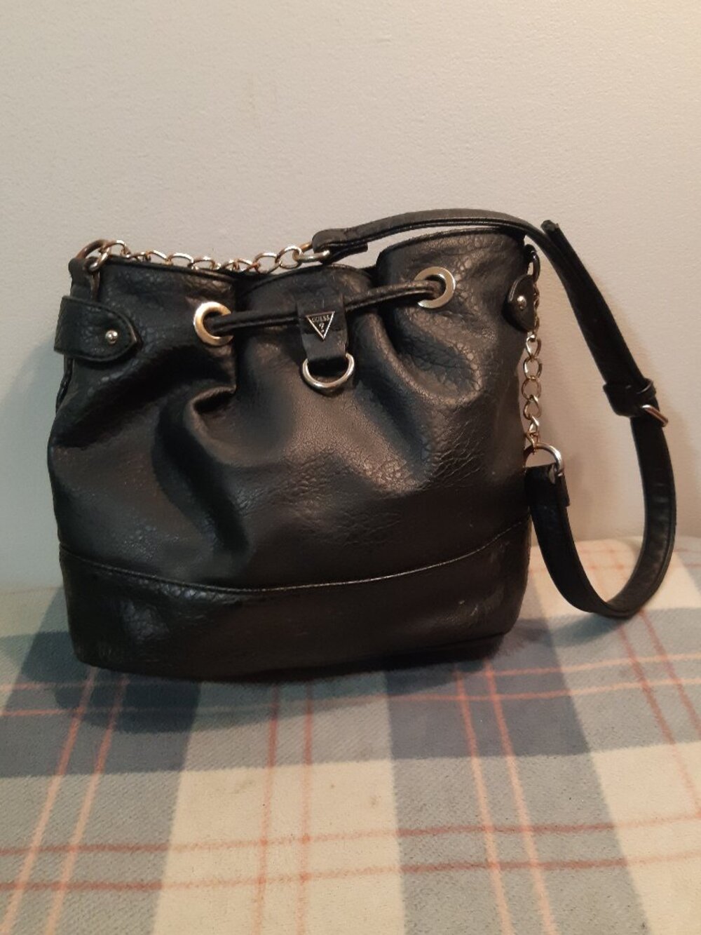 GUESS Black Bucket Bag Classic Medium Sized Bag